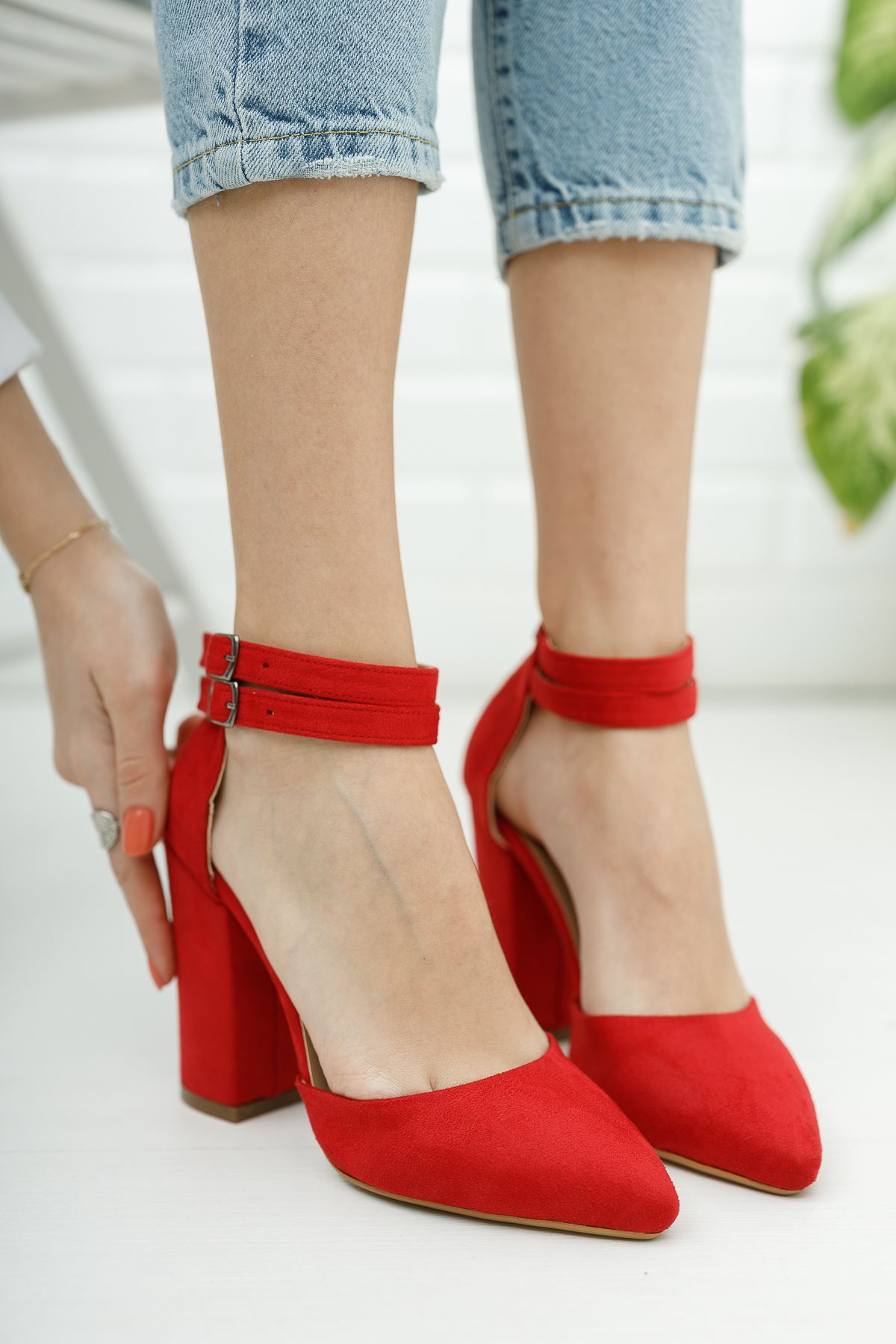 Kadın papun Çift Toka Detay Kalın Topuklu Kırmızı Süet Ayakkabı