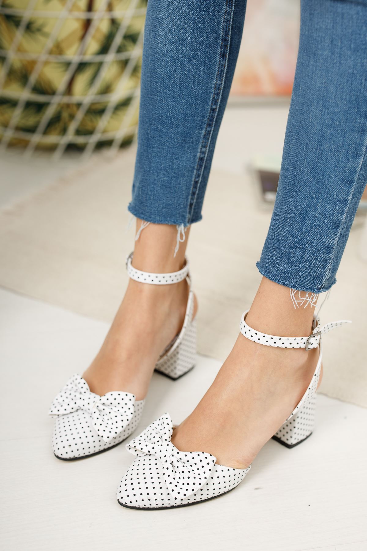Kadın Petas Beyaz Puantiye Hafif Topuklu Ayakkabı - Beyaz