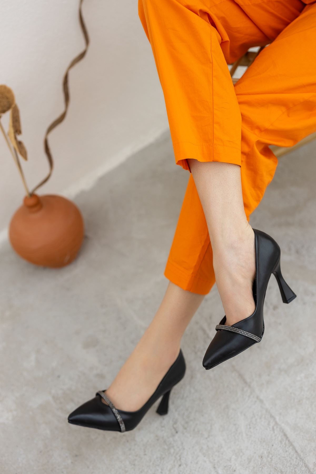 Kadın Abuja Taşlı Stiletto Ayakkabı - siyah-deri