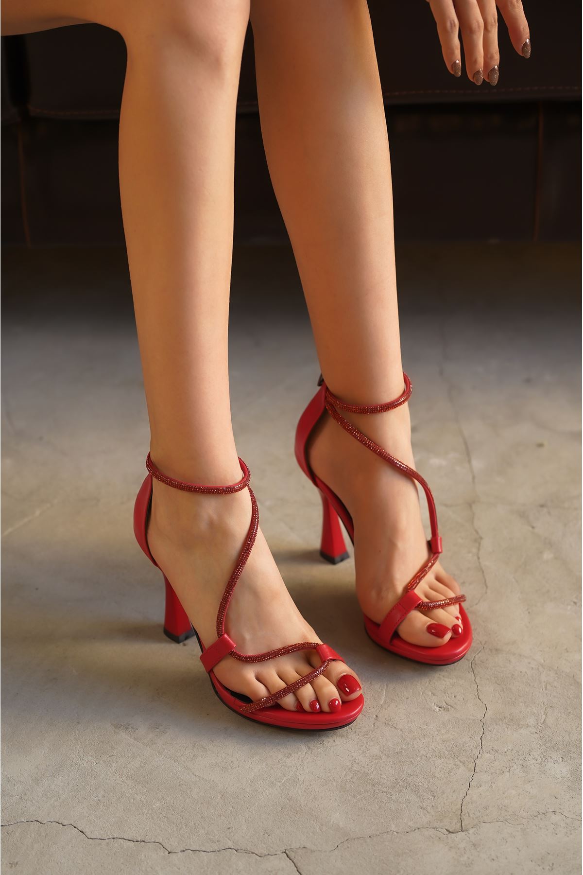 Kadın Dakota Taşlı Topuklu Ayakkabı - Kırmızı