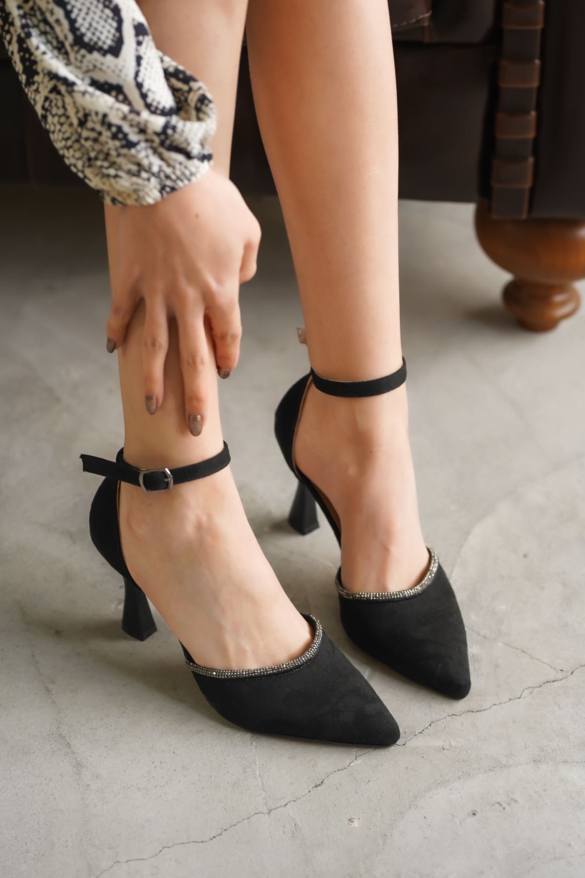 Kadın Fiona Taşlı Topuklu Ayakkabı - Siyah Süet
