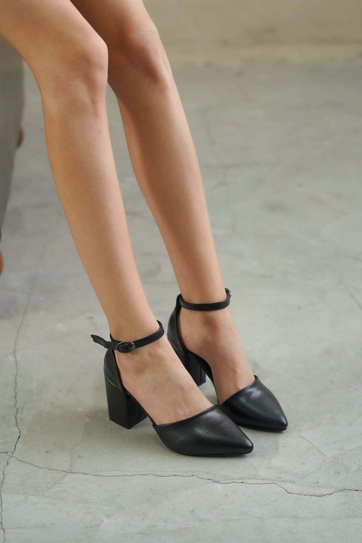 Kadın Celar Mat Deri Siyah Topuklu Ayakkabı - Siyah