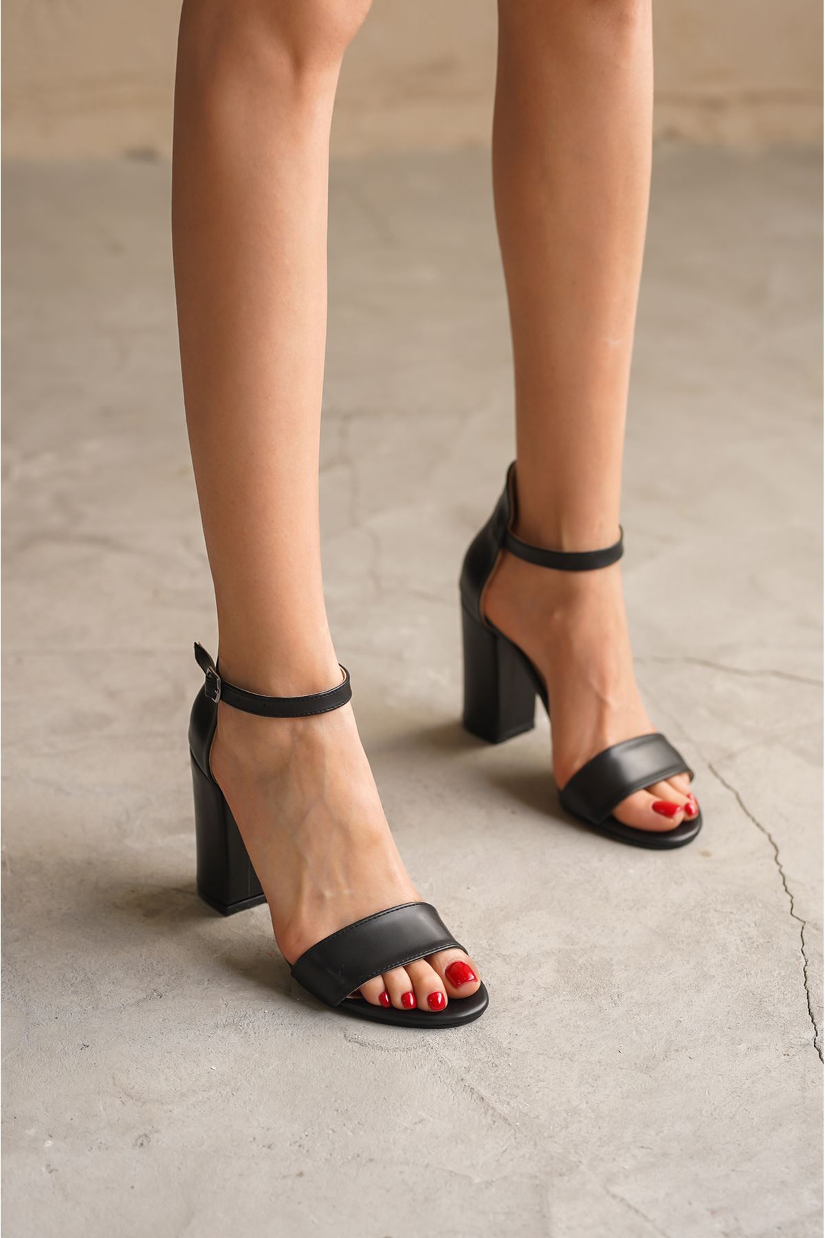Kadın Perion Mat Deri Siyah Topuklu Ayakkabı - Siyah