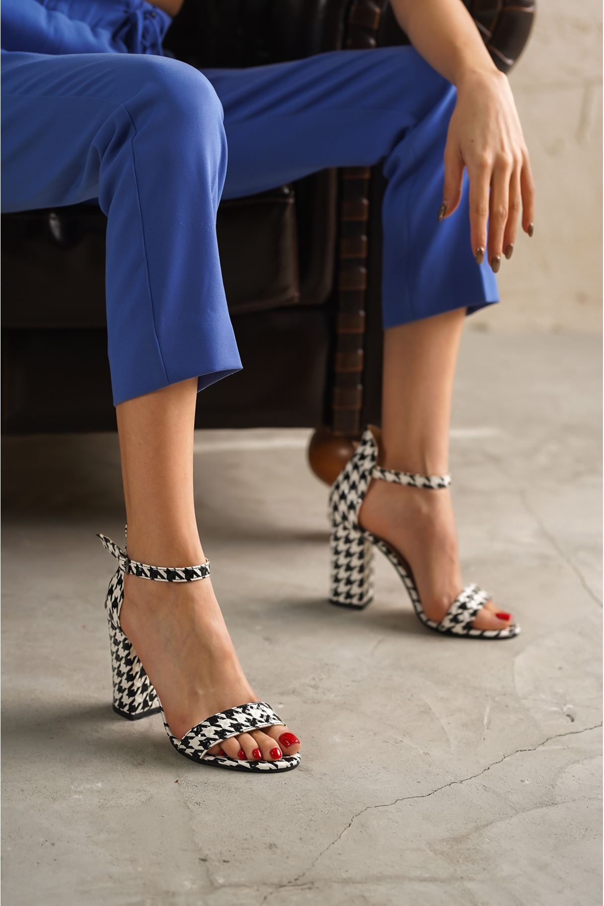 Kadın Perion Tek Bant Topuklu Ayakkabı - Siyah-Beyaz Desenli
