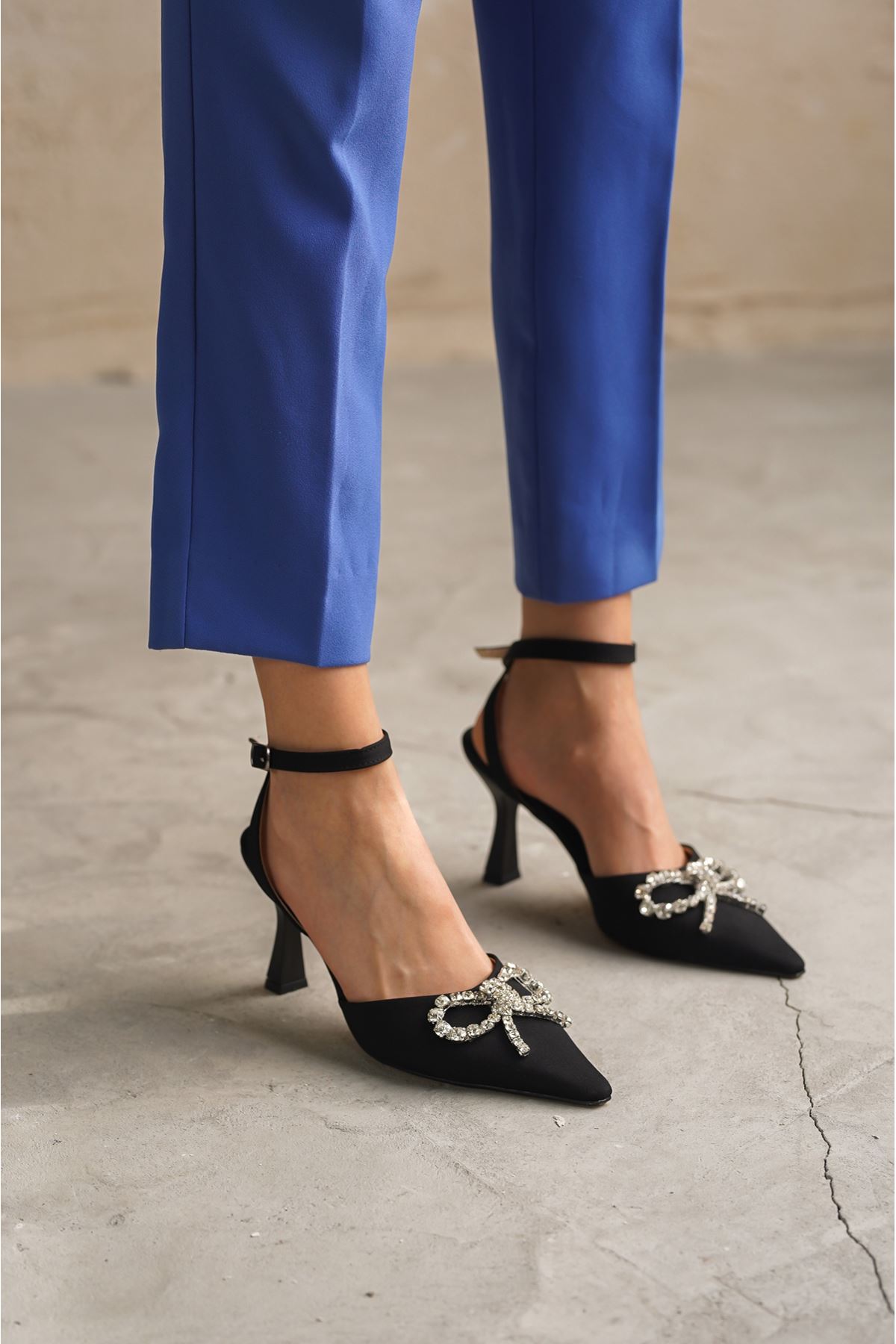 Kadın Alessi Taşlı Topuklu Ayakkabı - Mat-Siyah