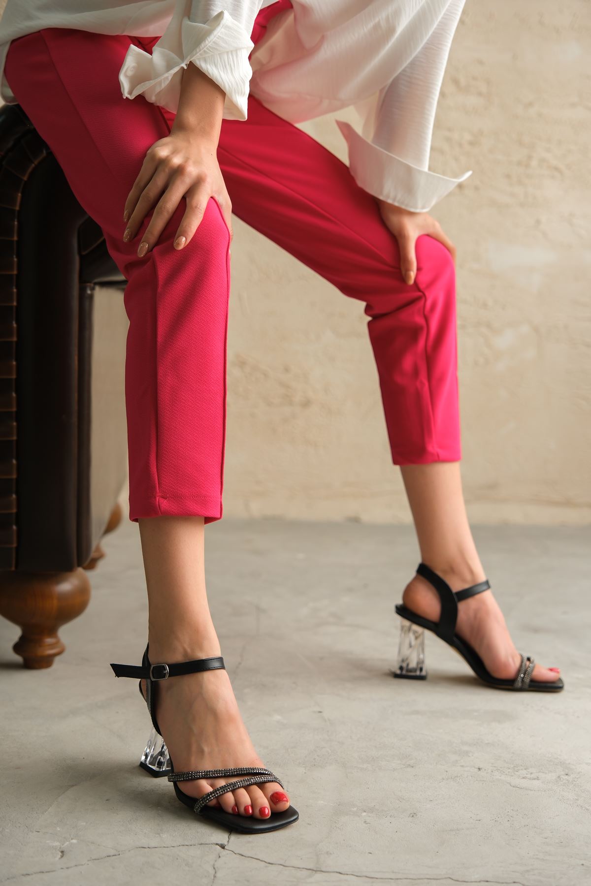 Kadın Olisa Şeffaf Taşlı Topuklu Ayakkabı - siyah-deri