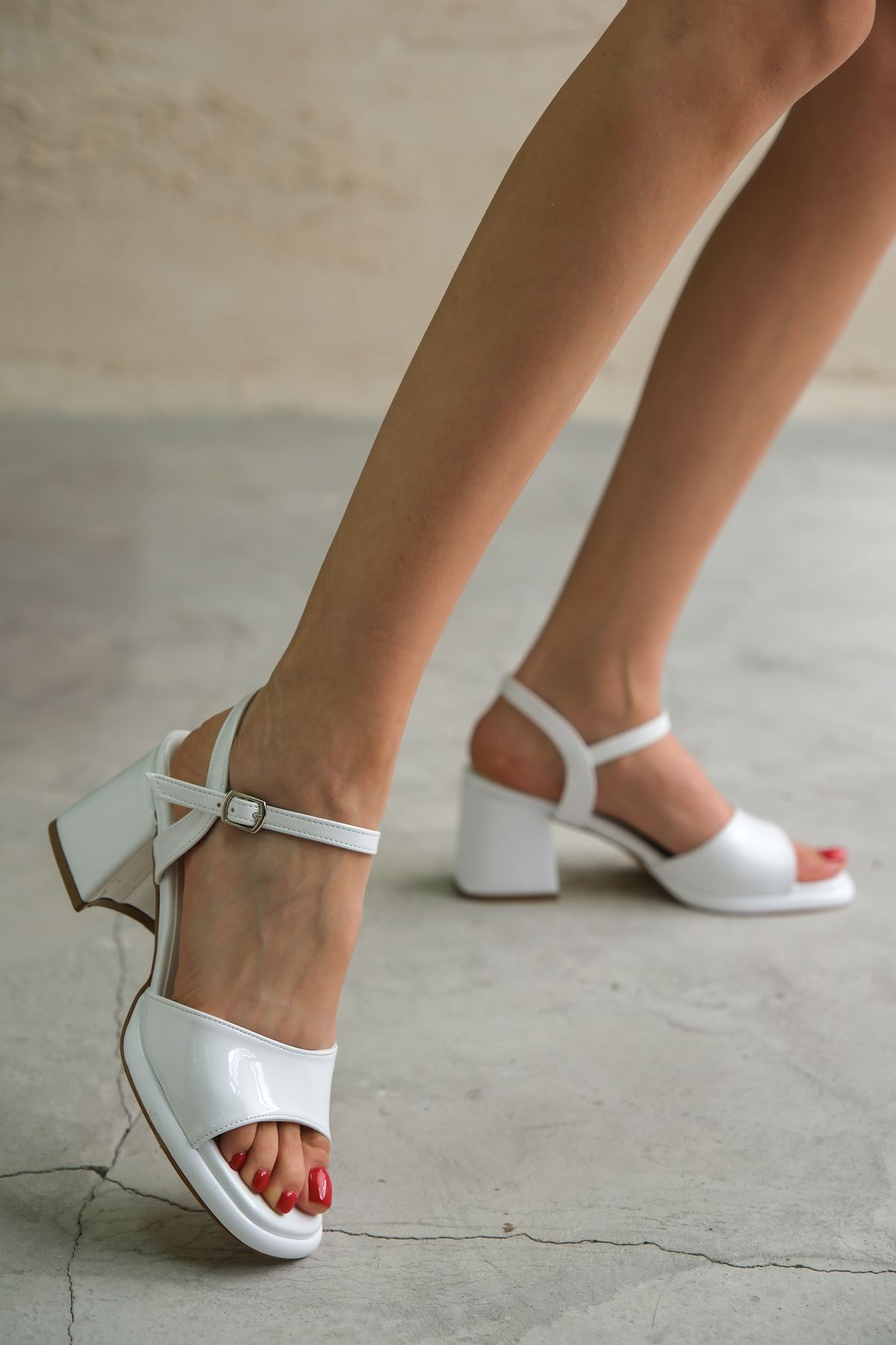 Kadın Lotus Kısa Topuklu Rugan Ayakkabı - Beyaz-Rugan
