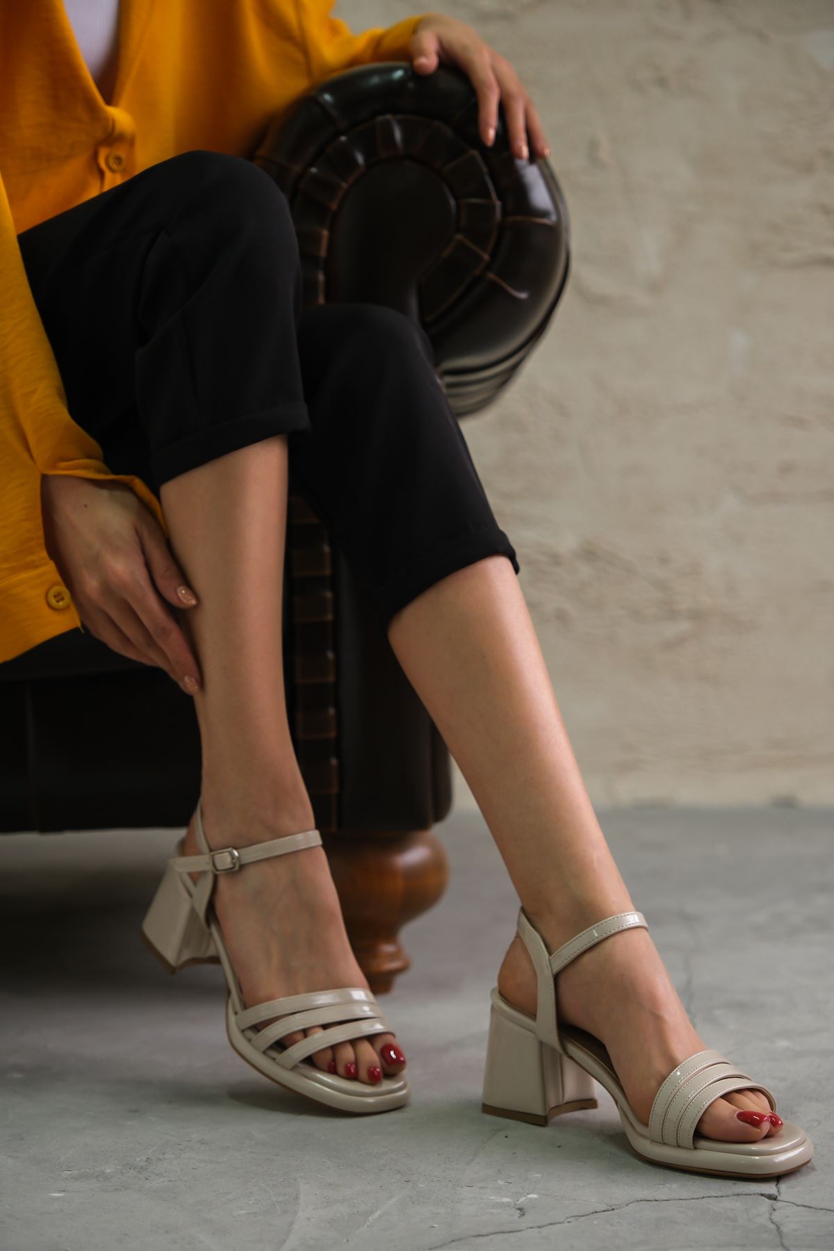 Kadın Sahra Kısa Topuklu Rugan Ayakkabı - Ten-Rugan