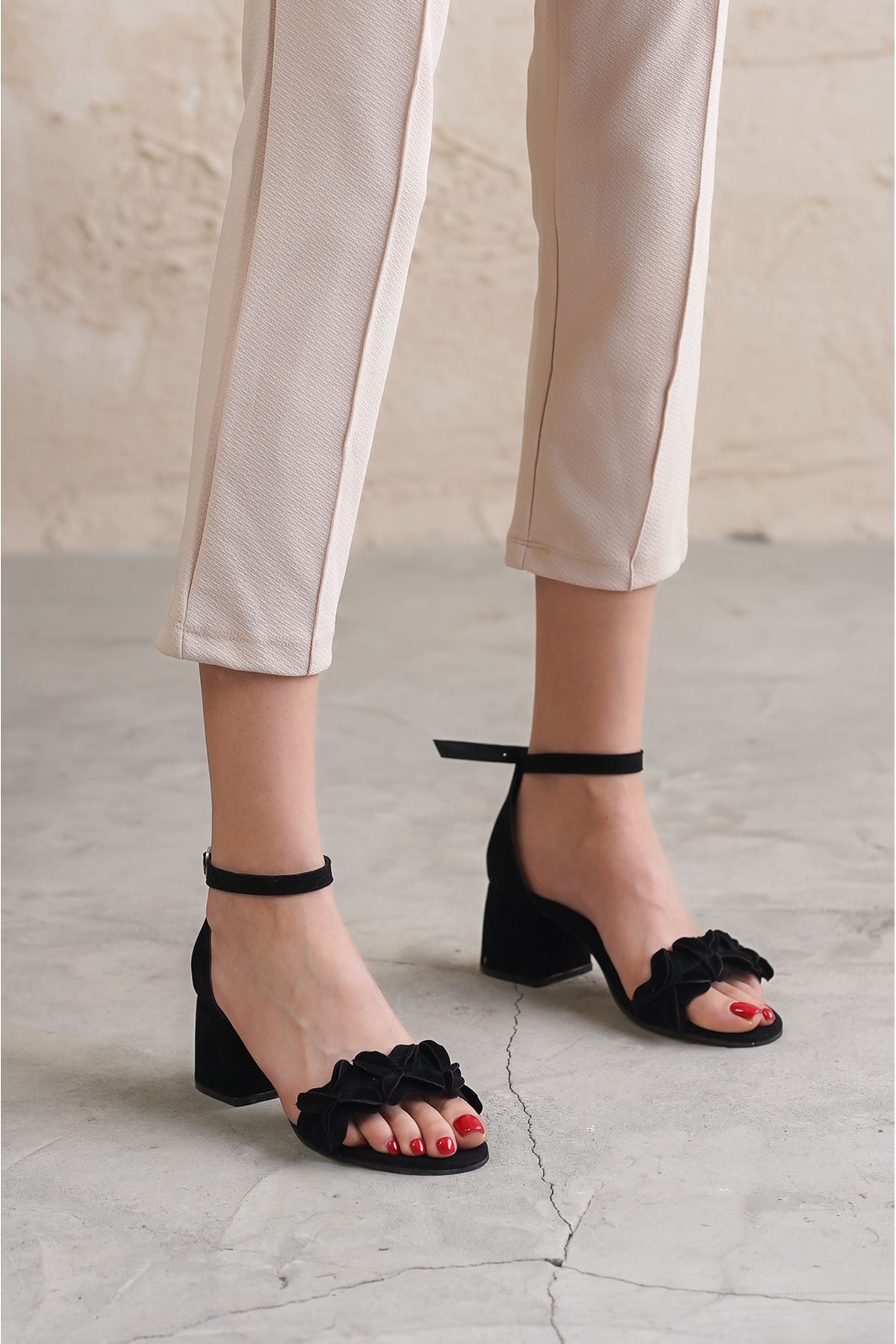 Kadın Sala Siyah Süet Topuklu Ayakkabı - Siyah