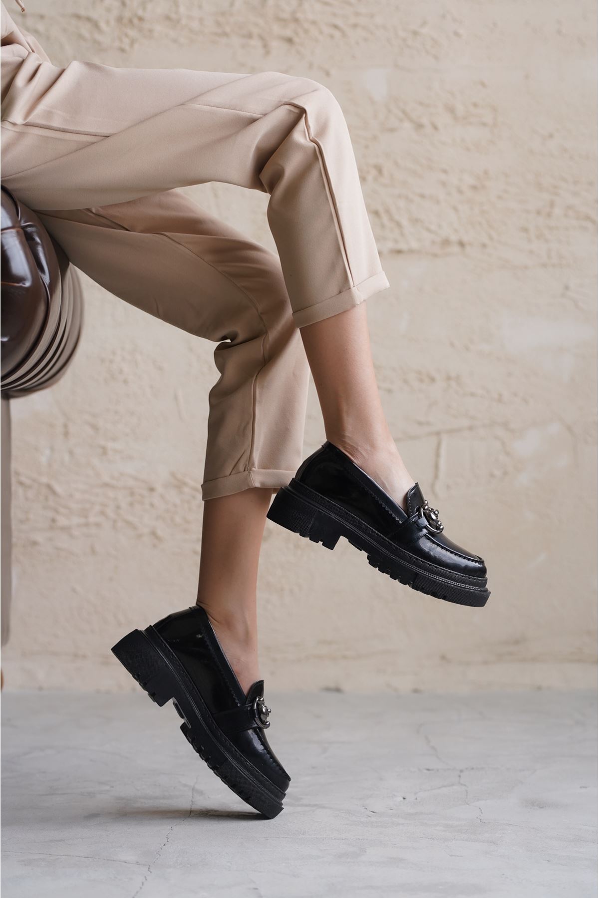 Kadın Rene Toka Detaylı Günlük Ayakkabı - siyah-rugan