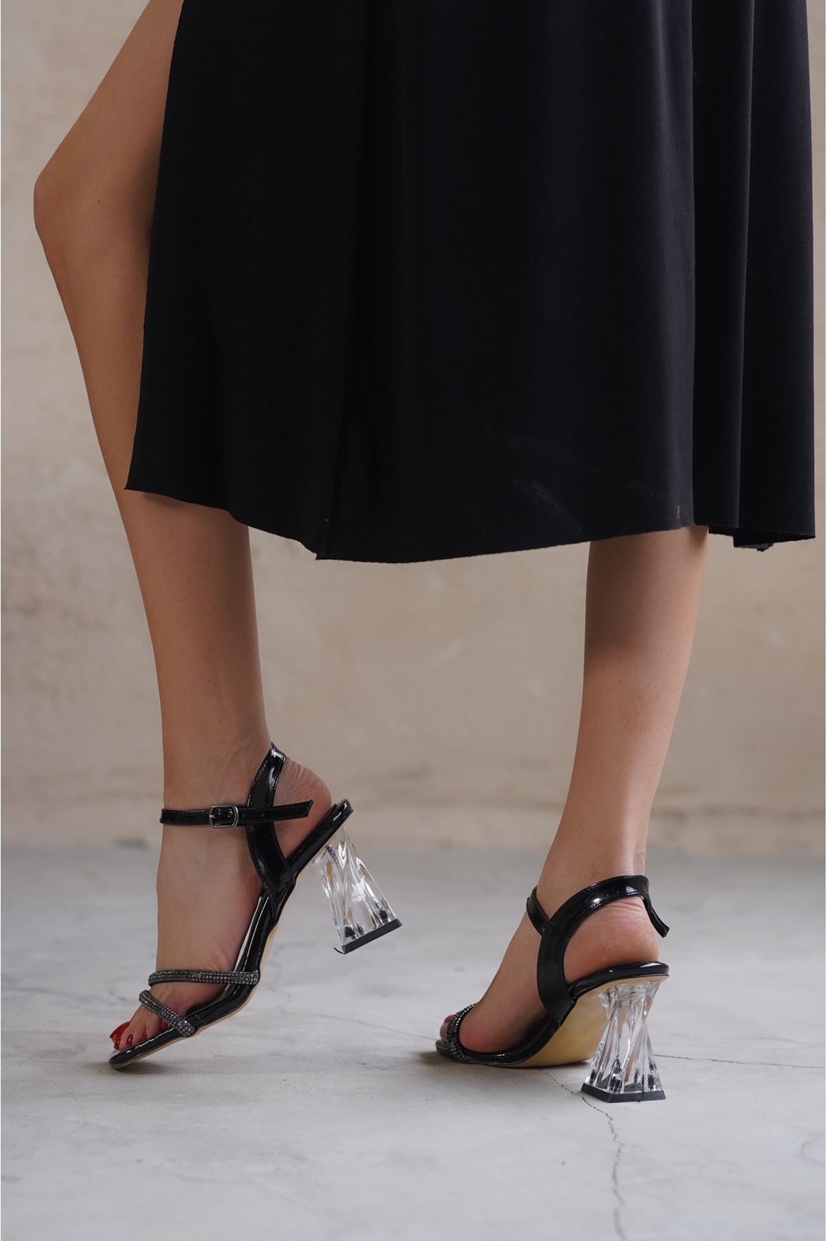Kadın Olisa Şeffaf Taşlı Topuklu Ayakkabı - siyah-rugan
