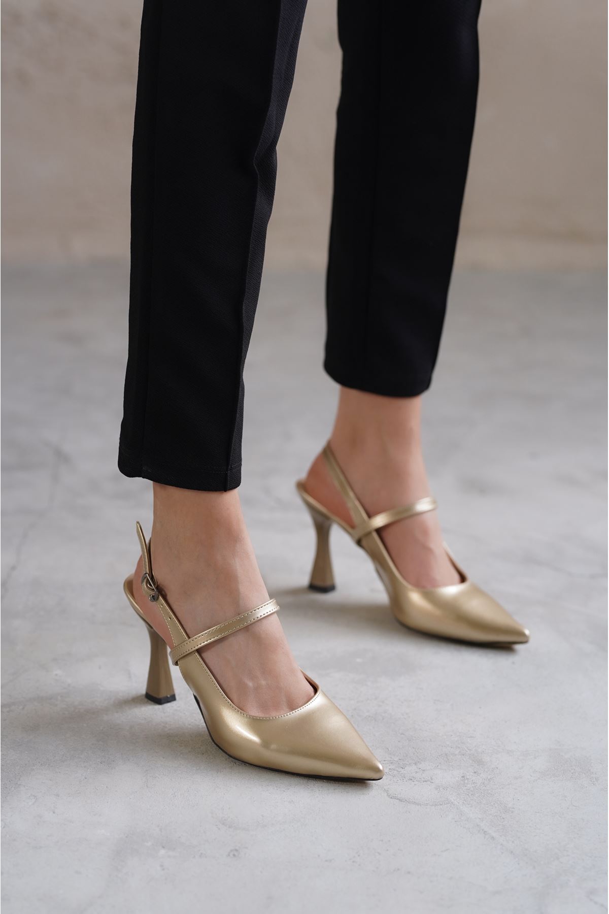 Kadın Kelly İnce Topuklu  Ayakkabı - Altın