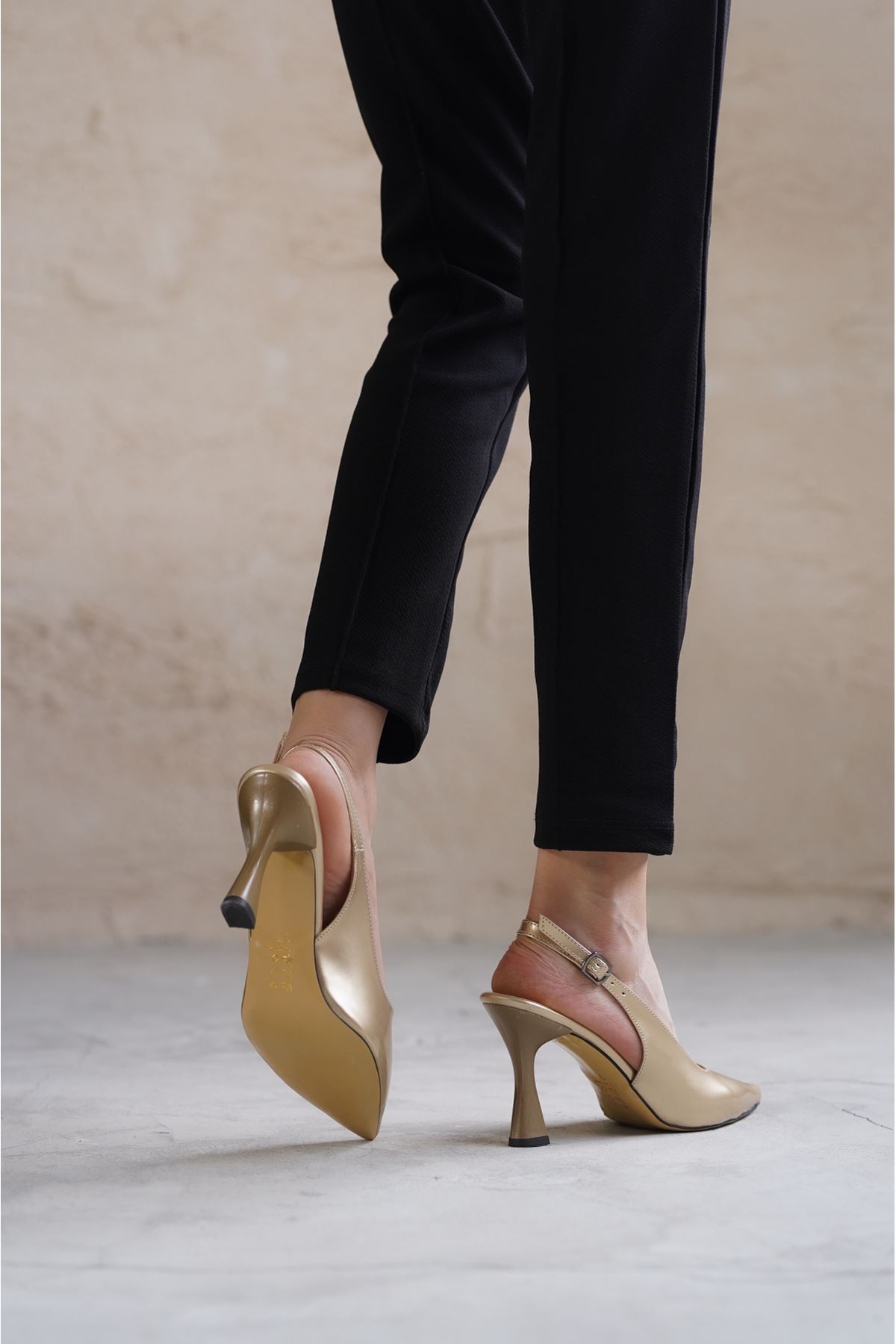 Kadın Paula İnce Topuklu Ayakkabı - Altın