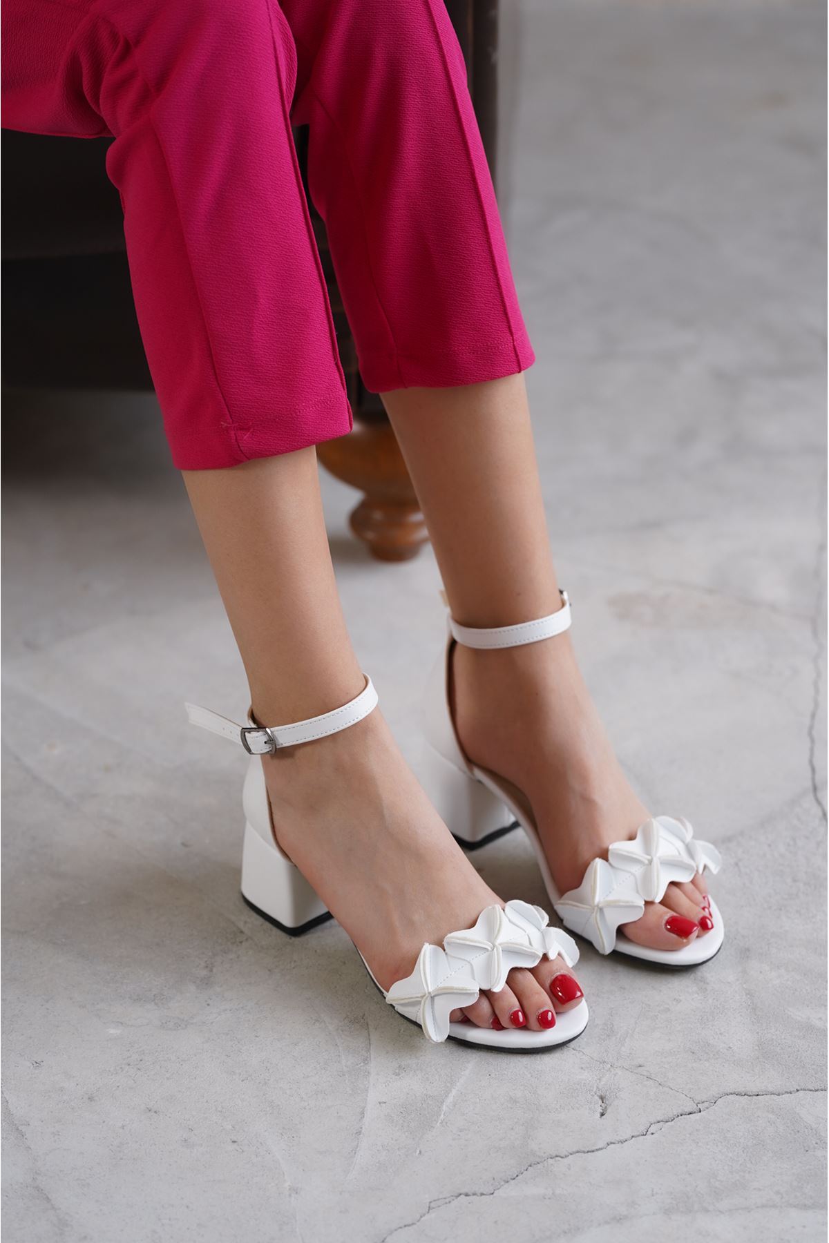 Kadın Sala Beyaz Mat Deri Topuklu Ayakkabı - Beyaz