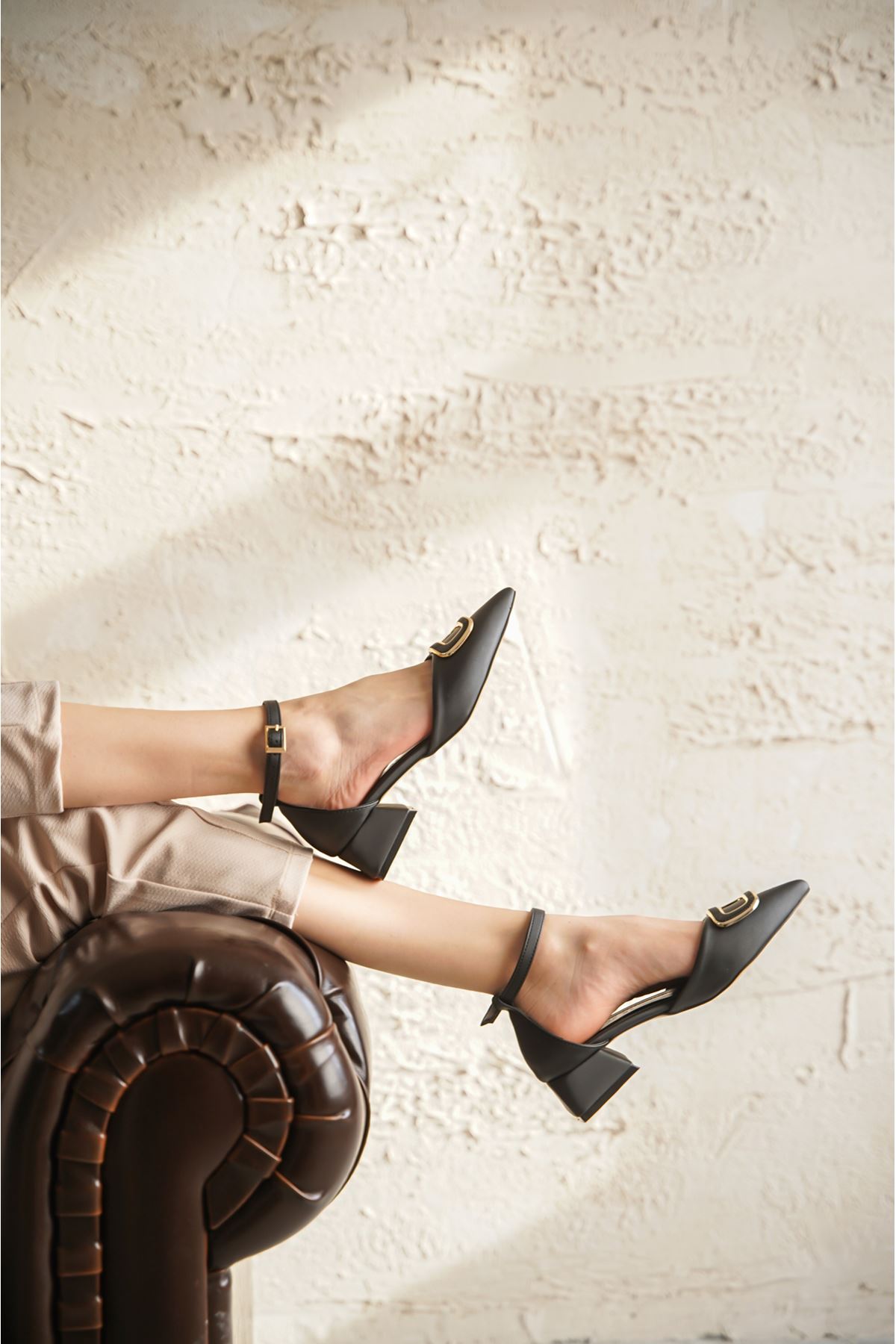 Kadın Cora Tokalı Kısa Topuklu Ayakkabı - Siyah