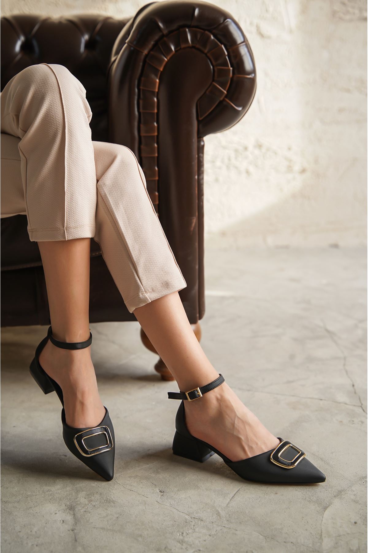 Kadın Cora Tokalı Kısa Topuklu Ayakkabı - Siyah