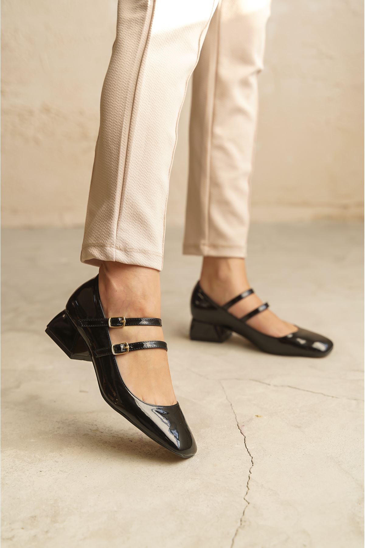 Kadın Varuna Kısa Topuklu Ayakkabı - siyah-rugan