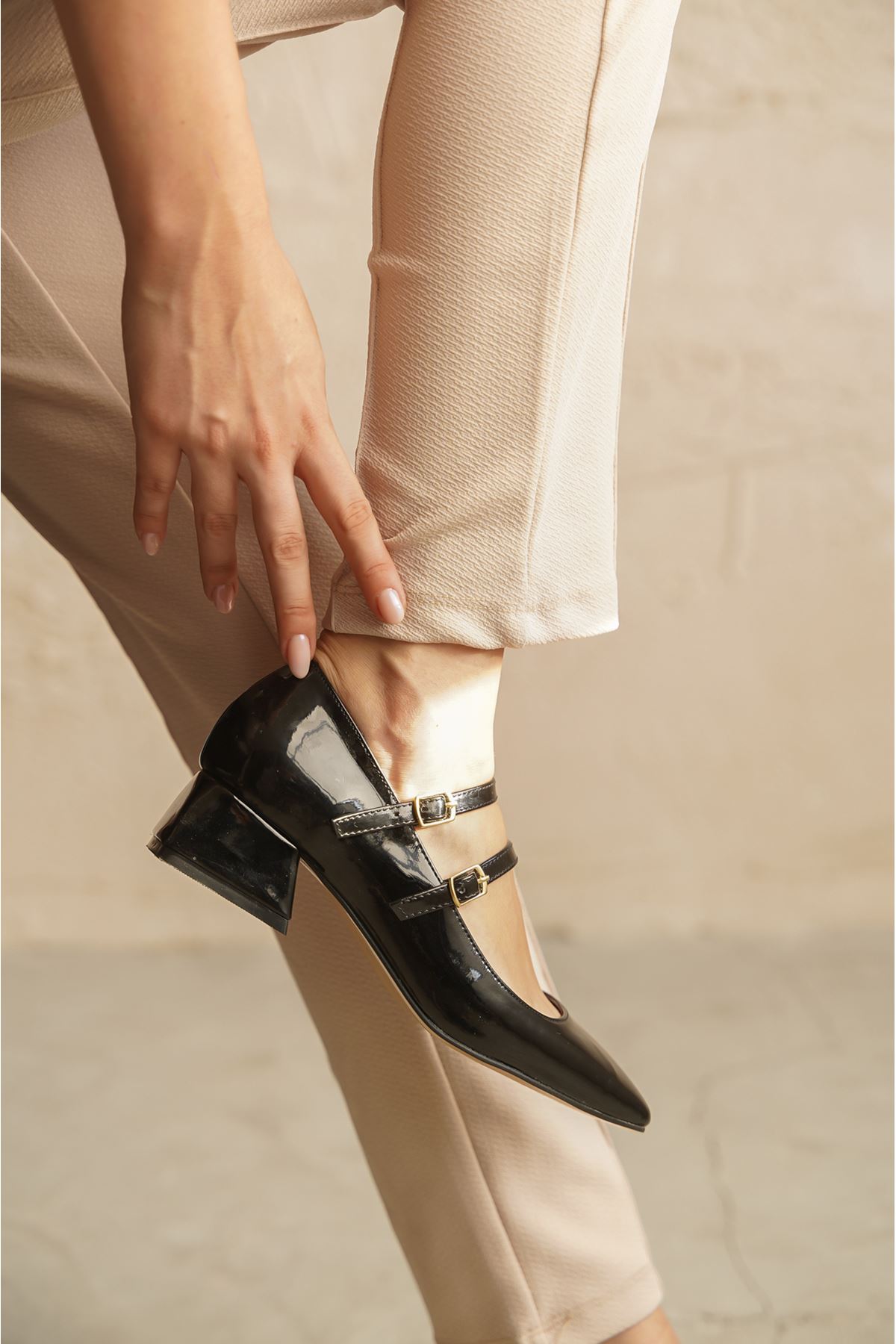 Kadın Varuna Kısa Topuklu Ayakkabı - siyah-rugan