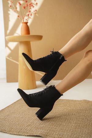 Kadın Candy Bağcıklı Sivri Burun Siyah Süet Bot - Siyah