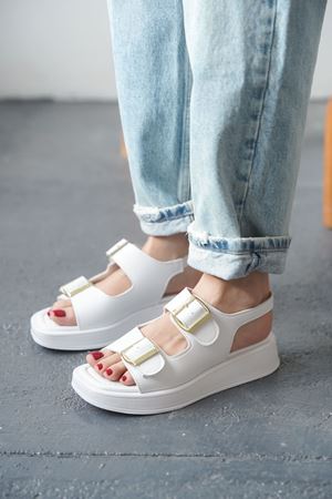 Kadın Zero Tokalı Kalın Tabanlı  Sandalet - Beyaz