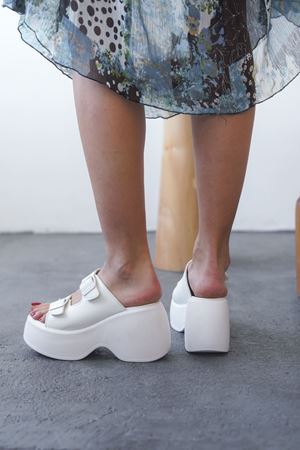 Kadın Zone Tokalı Dolgu Topuk Terlik - Beyaz