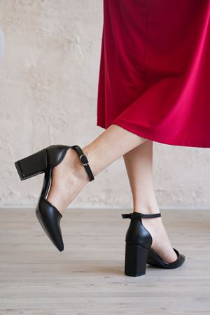 Kadın Celar Mat Deri Siyah Topuklu Ayakkabı - Siyah